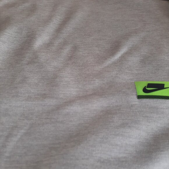 Nike Therma Crew Neck - Gray Sweatshirt - Men's Medium - Picture 4 of 12